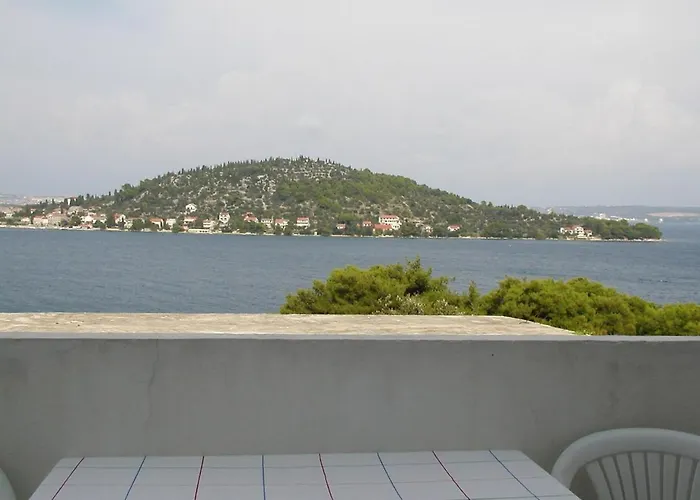 Zdenko-5 By Interhome * كالي