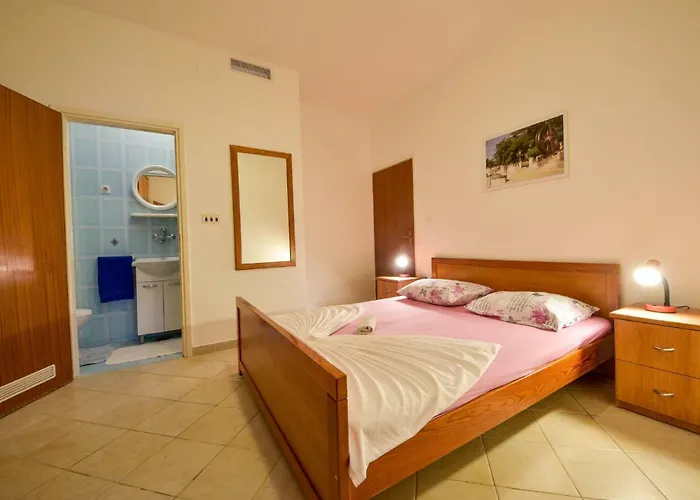 Zdenko-5 By Interhome * كالي